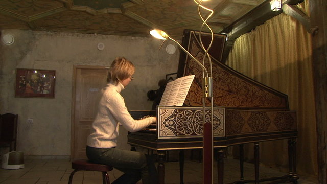 Harpsichord, keyboards, hand