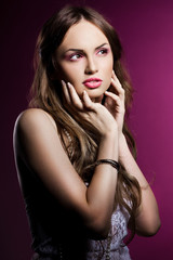 Fototapeta premium fashionable woman on pink background
