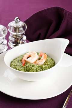 Risotto with greens and prawns