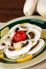 FUNGHI  CONDITI CON LIMONE ED OLIO