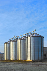 Obraz premium silos in the middle of a field in wintertime