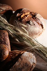 Brot in Licht und Schatten