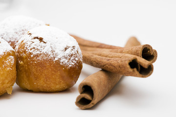 Frittelle e cannella