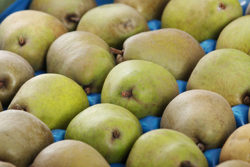 Pears in box