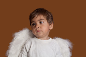bambino vestito da angelo