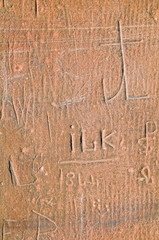 Geheime Inschrift im Sandstein