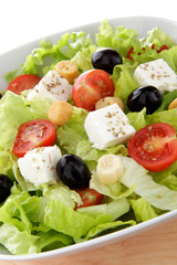 insalata mista con pomodori feta ed olive nere