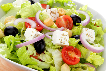 insalata mista con cipolla pomodoro e feta