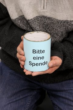 Spendendose mit Aufschr.: "Bitte eine Spende"