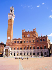 Fototapeta na wymiar Palazzo Publico na Piazza del Campo, Siena, Włochy