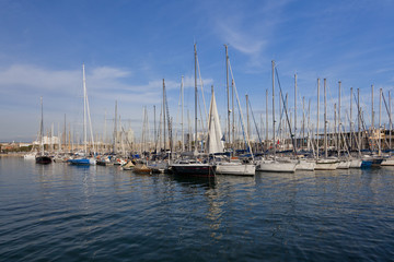 Fototapeta na wymiar sailboats in a Barcelona harbor