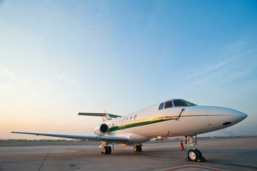 Fototapeta na wymiar Samolot do lotów biznesowych