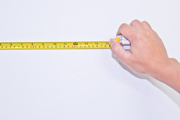 hand doing measure