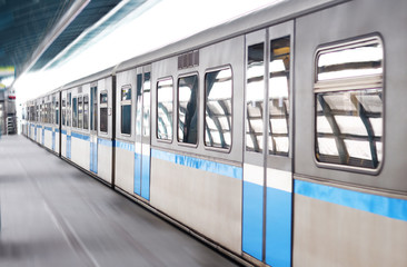 Obraz premium Metro train on a station