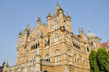 Fototapeta na wymiar Dworzec kolejowy Victoria Terminus w Bombaju (Indie)