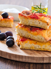 Focaccia with tomato and black olives.