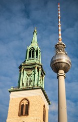 Obraz premium Fernsehturm & Marienkirche in Berlin, Germany