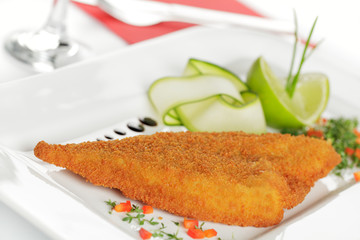 Gebackenes Schollenfilet mit Limette und Zucchini