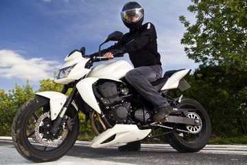 Fototapeta na wymiar Człowiek z motocykla