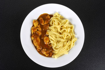 poulet curry pates fraiche