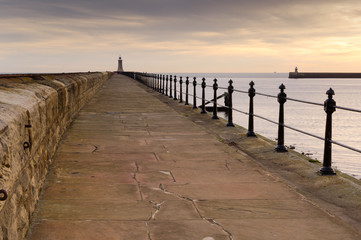 Fototapeta na wymiar Tynemouth north pier