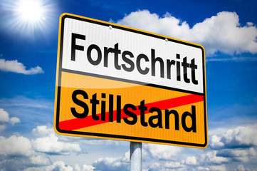 Ortseingangsschild mit Fortschritt und Stillstand