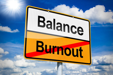 Ortseingangsschild mit Balance und Burnout