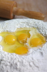 Wałek jajka w mące