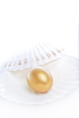 Fototapeta na wymiar Golden pearl