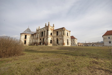Fototapeta na wymiar Banffy Palace, ruins, Bontida, Romania