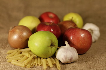 Apples, onions, garlic and pasta