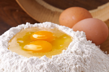 Uova e farina per pasta all'uovo italiana