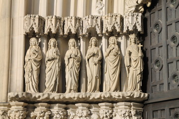 Staturen am Eingang der Marienkirche