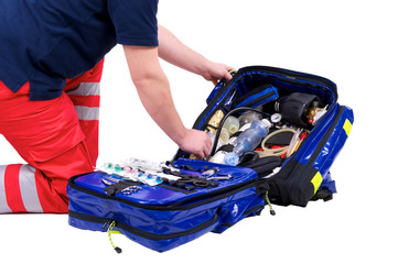 Arzt mit Rettungsrucksack