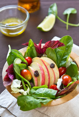Apple and spinach salad