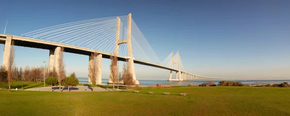 Crédence de cuisine en verre imprimé Pont Vasco da Gama Vasco da Gama bridge in Lisbon