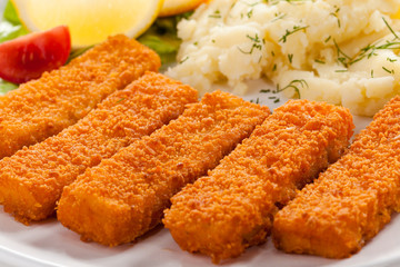Fried fish fingers, mashed potatoes and vegetables