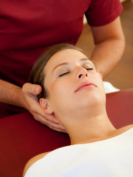 Nacken - und Kopfmassage entspannt