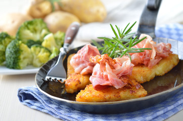 Knusprige Kartoffelrösti mit Speck