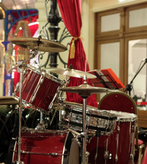 Fototapeta na wymiar Instrument perkusyjny w centrum handlowym