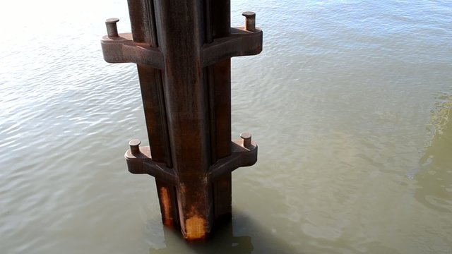 Anlegedalben aus Stahl  im Binnenhafen