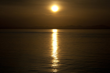 Obraz premium Sunset over coastal mountains