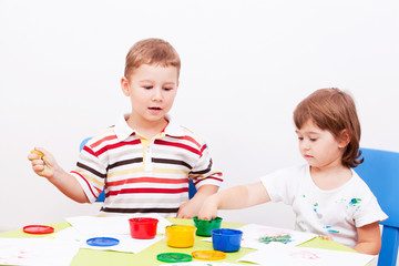 brother and the sister draw finger-type paints