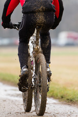 Mountainbiker im Dreck