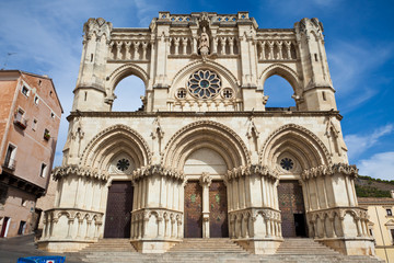 Fototapeta na wymiar Cuenca w elewacji katedry, Hiszpania