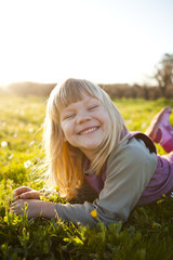 Obraz premium Little girl outdoors