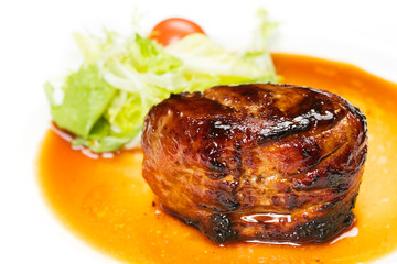 Filet mignon with vegetables