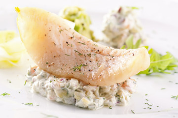 Fischfilet mit Aavocado-Tatar