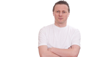 Obraz premium Mann mit verschränkten Armen lächelt
