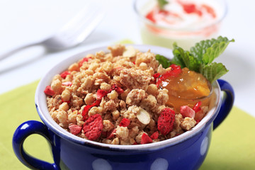 Strawberry granola cereal